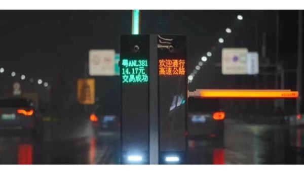 收費LED發(fā)光欄桿臂比普通收費欄桿臂的好處有哪些？